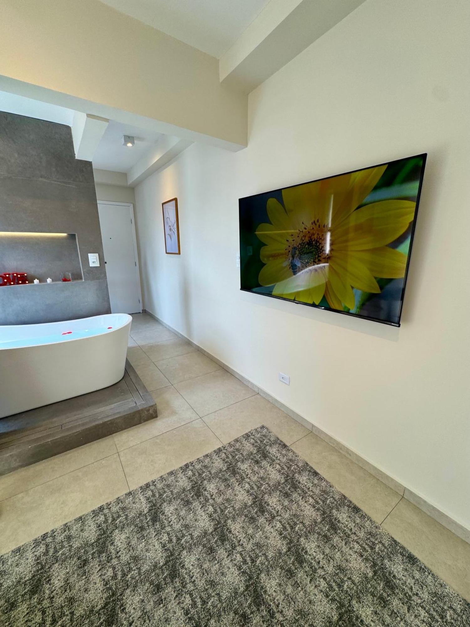 Uh House , Estacionamento , Piscina, Bela Vista *