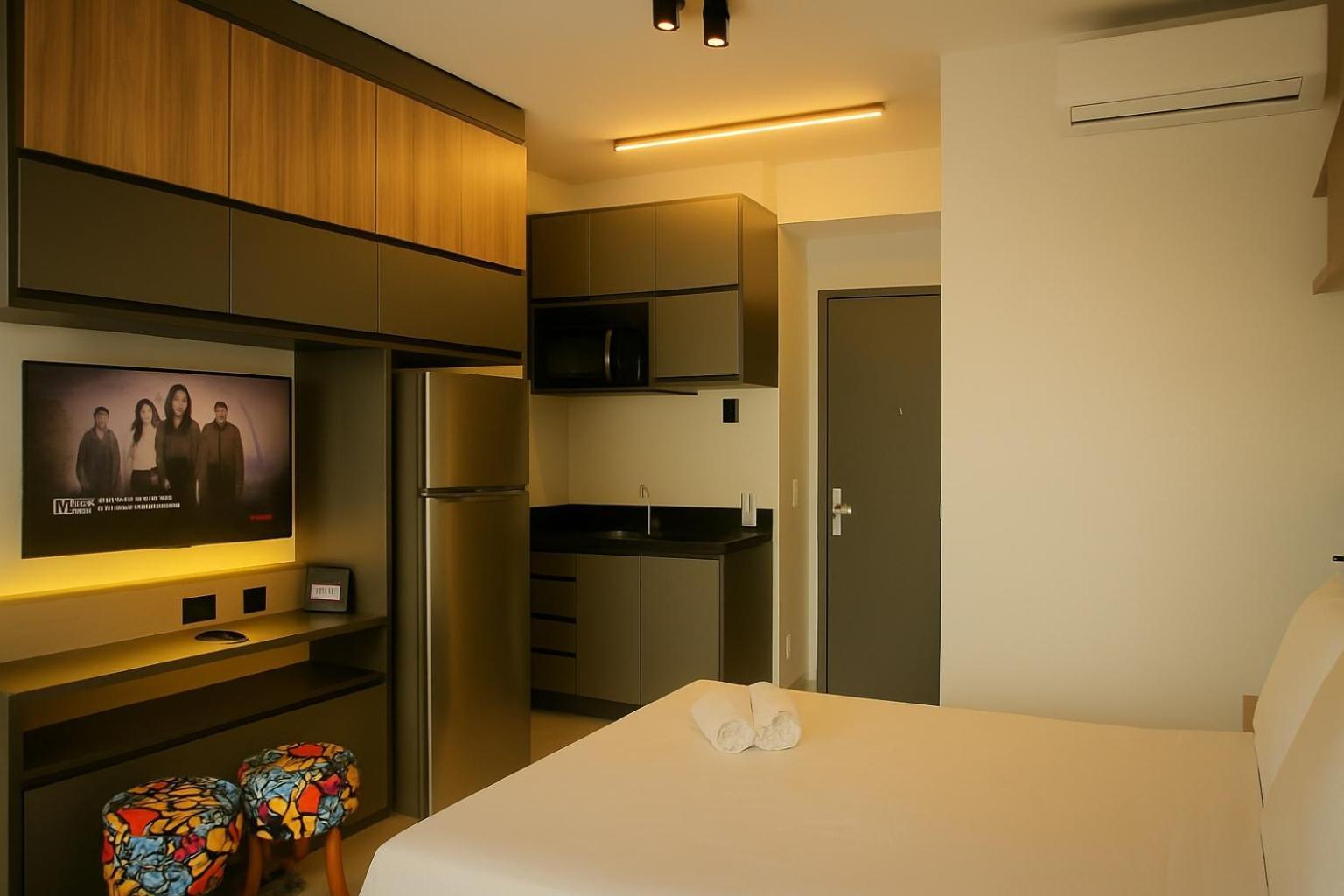 Apartment 2306 - Modern With Allianz View & Rooftop Pool *