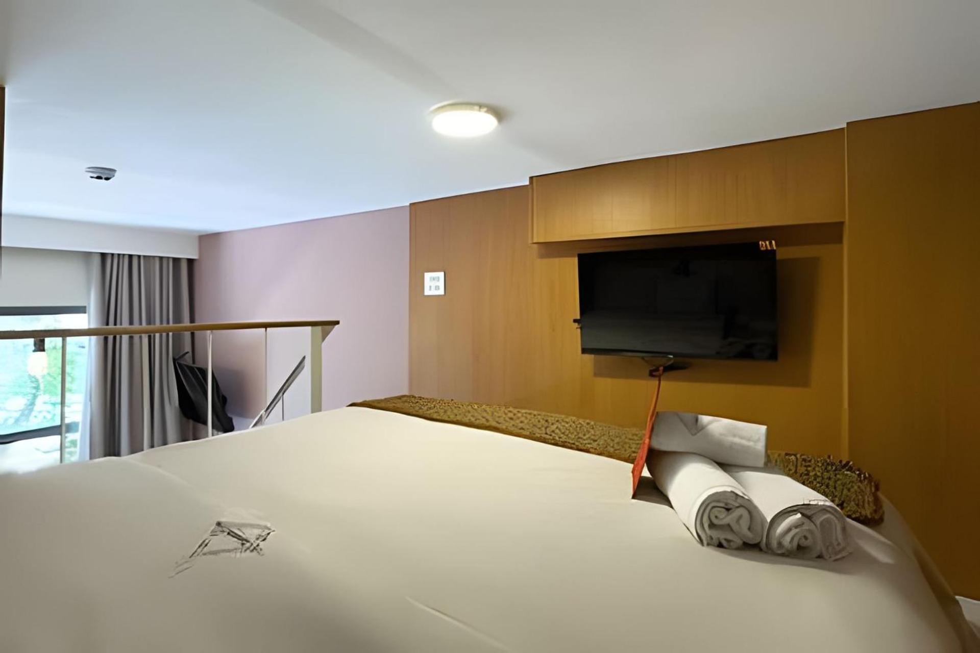Zainalofts7 Brooklin - 500m Metro 317 Brook By
