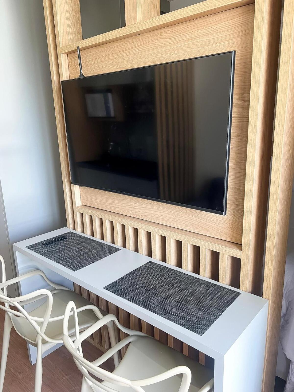230 Meters From The Subway, 5 Minutes From The Consulate *