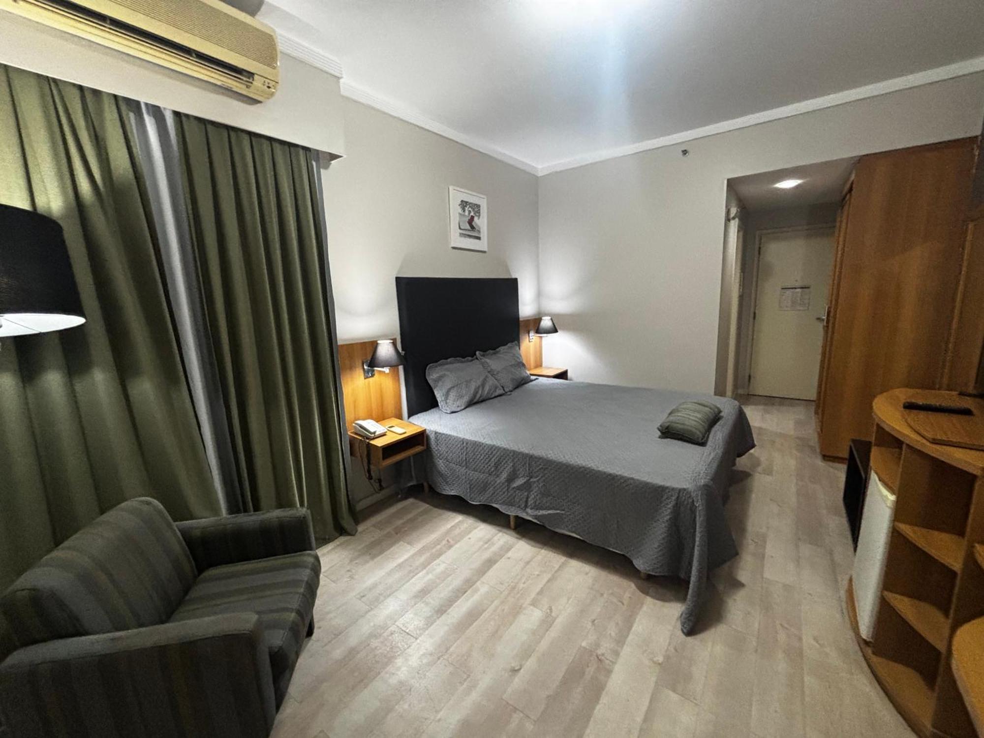 Hotel Flat Comfort Frente Metro Moema Com Sacada 1702 3*