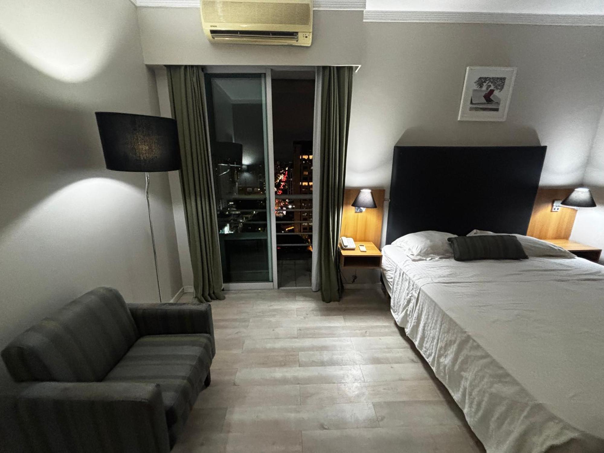 Hotel Flat Comfort Frente Metro Moema Com Sacada 1702 Sao Paulo