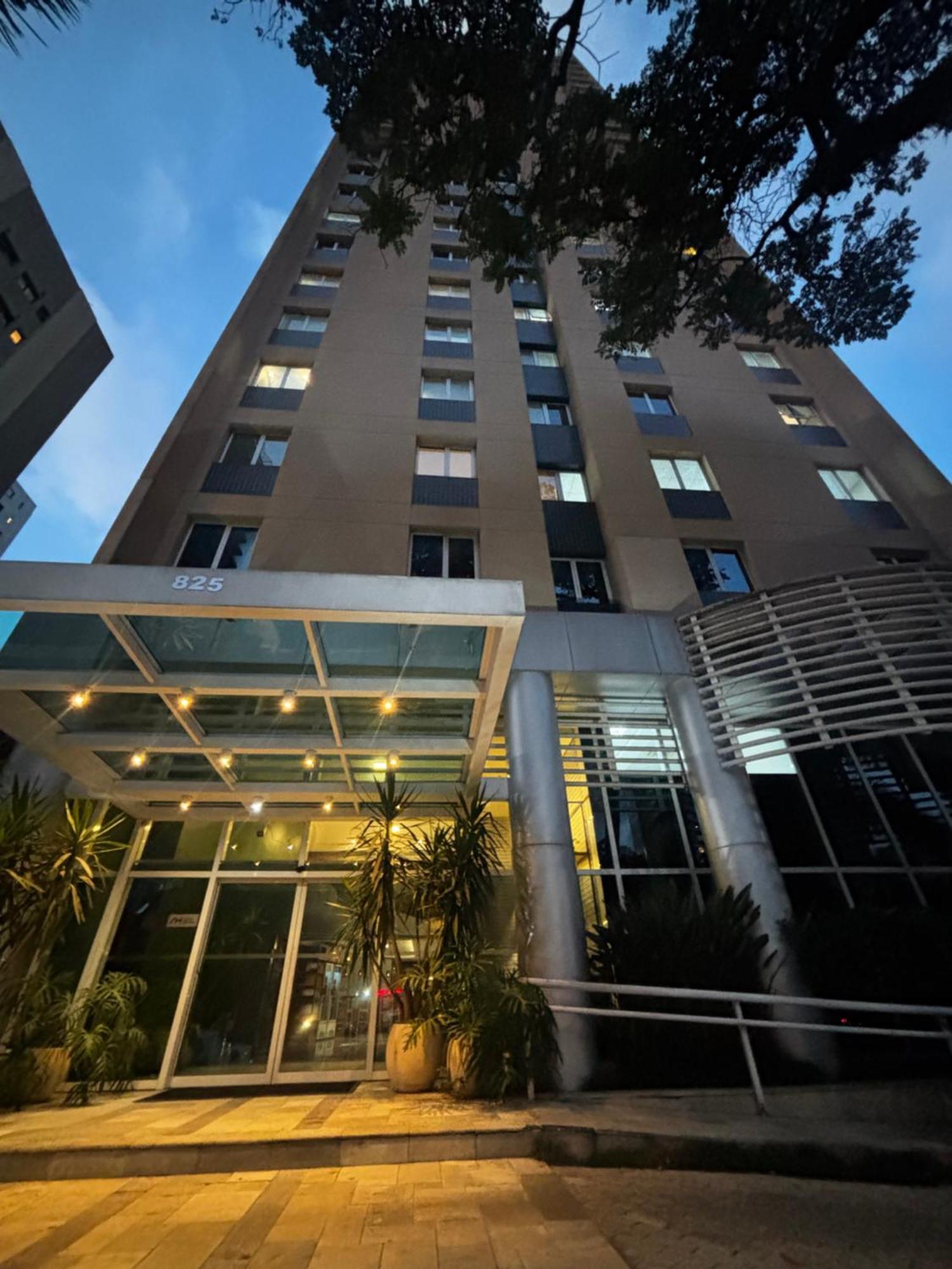 Hotel Flat Comfort Frente Metro Moema Com Sacada 1702 3*