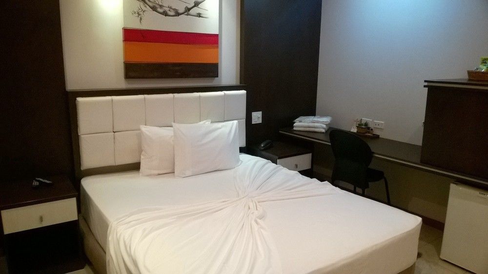 Luni Hotel 3*