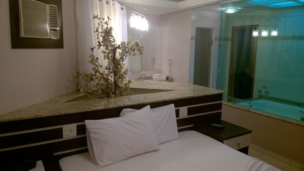Luni Hotel