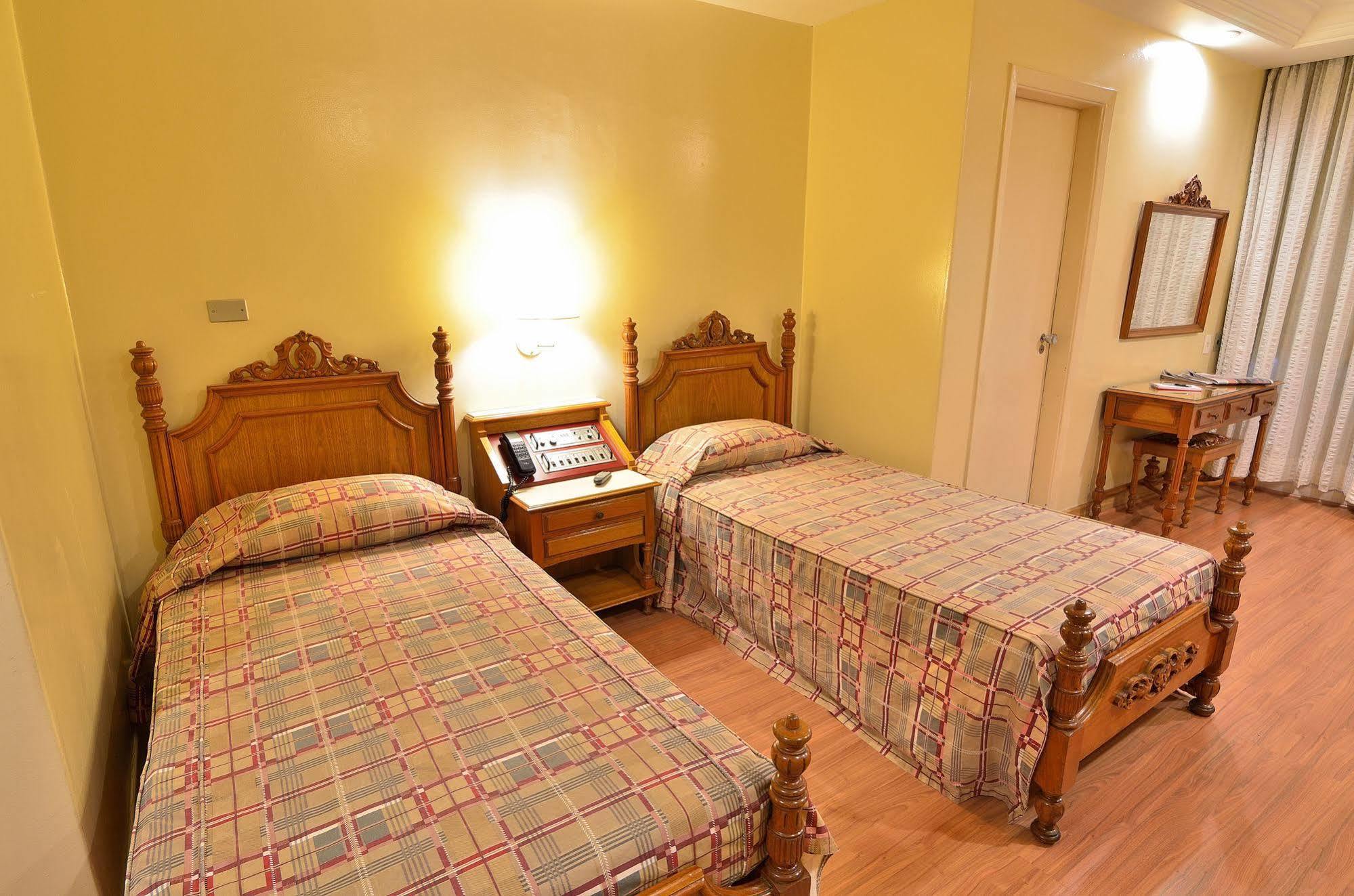 Khách sạn Castelar 3*