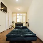 Apartamento aconchegante com estacionamento na 25 de março