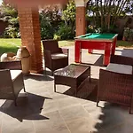 Casa com piscina em condomínio fechado no Guarujá