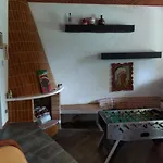 Casa com piscina em condomínio fechado no Guarujá