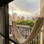 75 New Studio W Fast Wifi, Balcony, Gym And Movie Screen