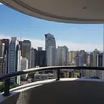 Paulista Wall Street Flat 10
