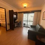 The Palace Tv No Quarto Limpeza Diaria Uh902