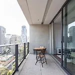 Casai Ap c/ lavanderia e garagem Vila Olímpia