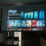 75 New Studio W Fast Wifi, Balcony, Gym And Movie Screen