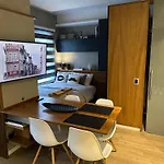 Premium Studio 93 Tag Decor