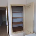 Alugo quarto individual