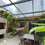 Casa De Tijolos Com Churrasqueira Vila Fechada