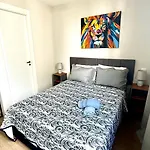 Otimo Apartamento Em Frente Ao Metro Bras !
