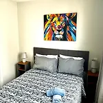 Otimo Apartamento Em Frente Ao Metro Bras !