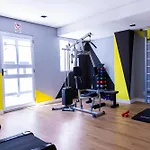 Piscina,Ac,Metro | Brazilian Corner