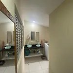 Quarto Feminino Proximo Ao Metro Expo