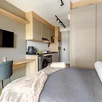 Metro Brooklin - Studio Novo E Charmoso - Apartamento Completo - Ar Condicionado