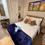 Studio Veneza Prox Metro Bras, Feirinha Madrugada, 25 Marco, Templo Salomao