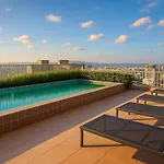 Studio 2306 - Modern Stay With Allianz View & Rooftop Pool