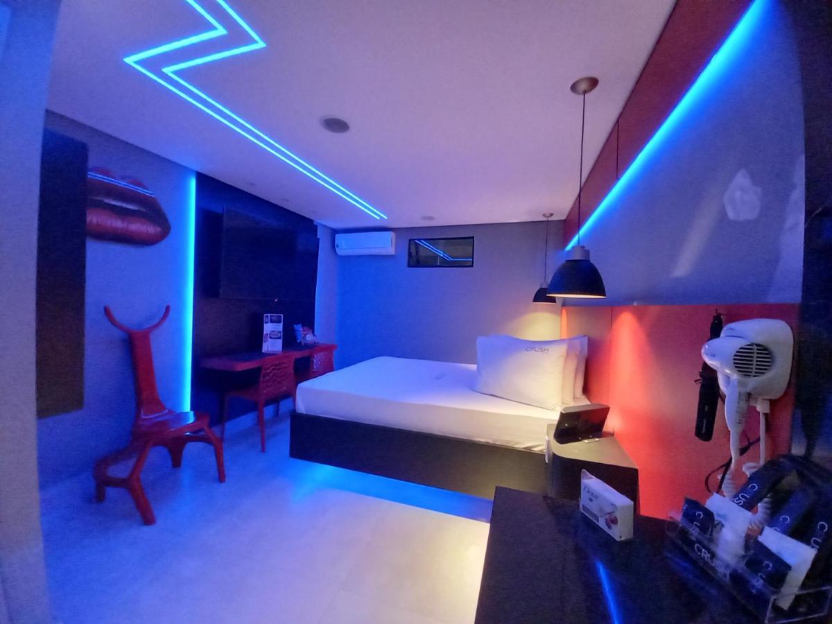 Motel Crush *