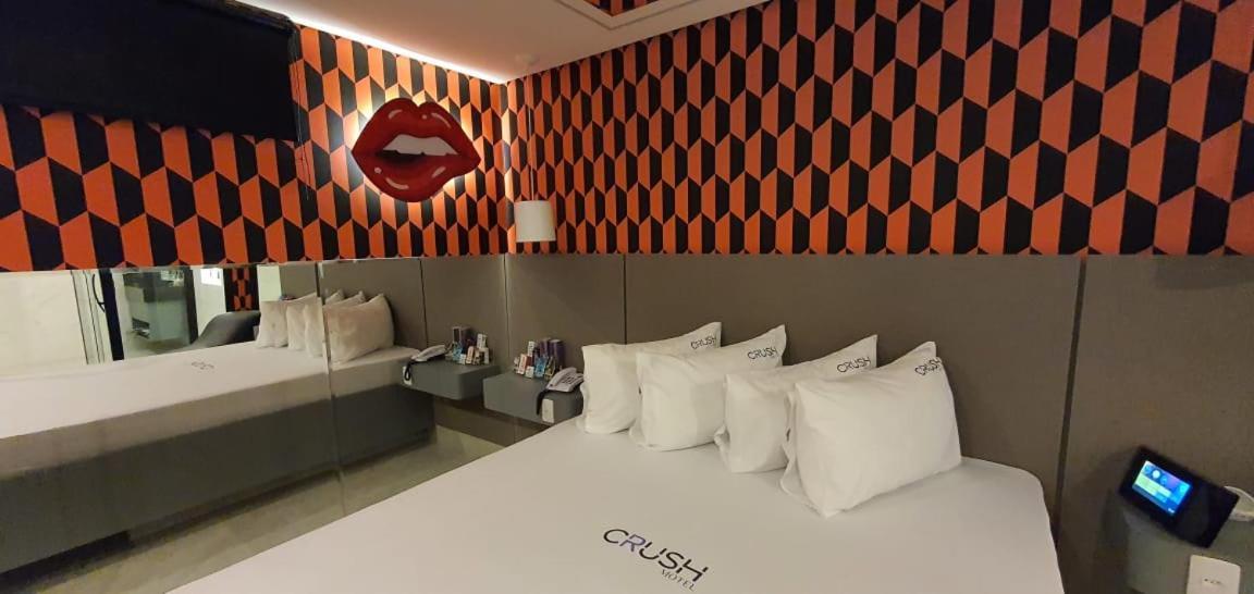Motel Crush *