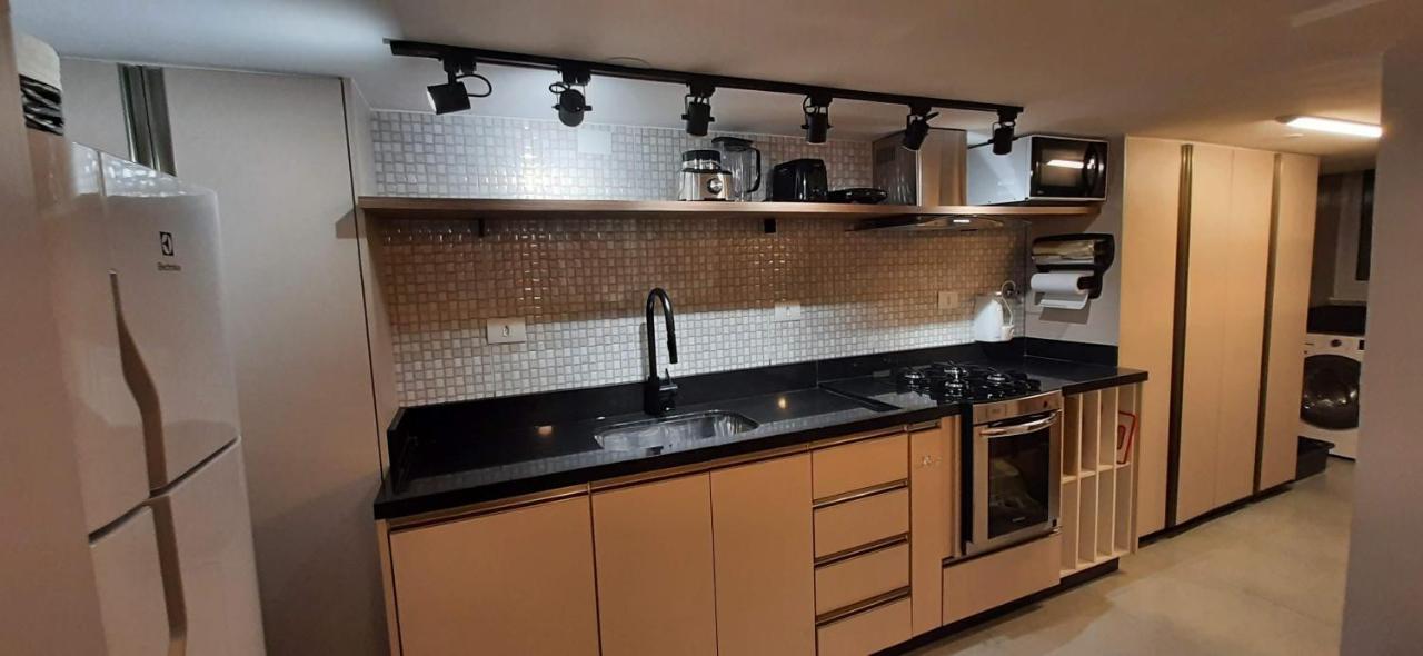 Acomodação com café da manhã  Casa Rosa *