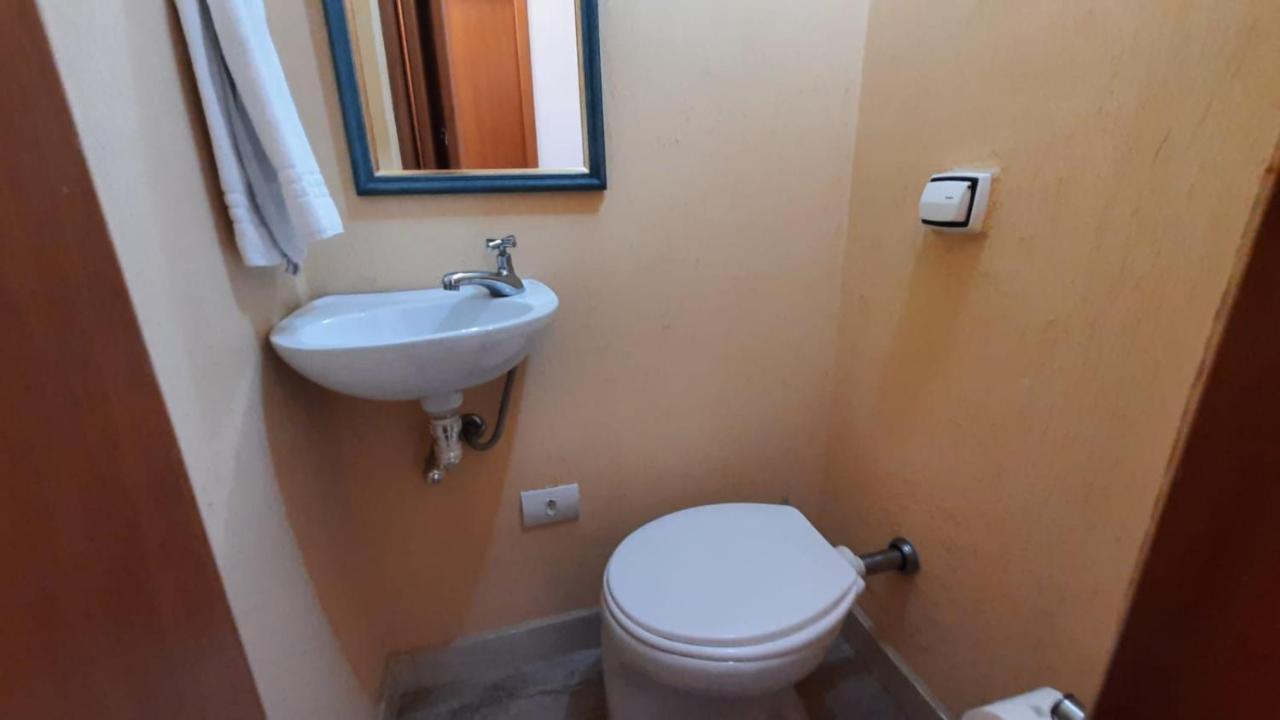 Apt De 2 Quartos, 3 Quadras Av Paulista E Wi-fi 250 Mbs
