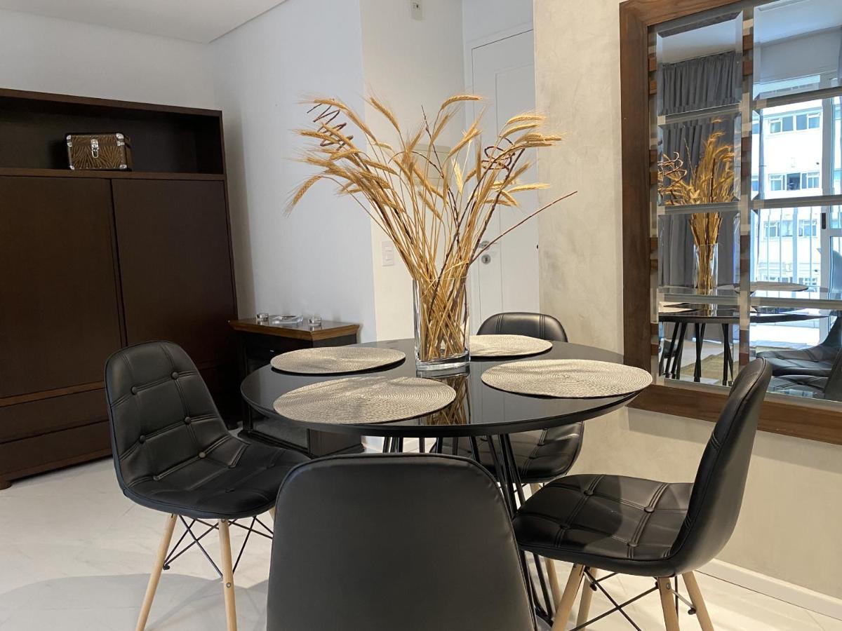 Akile Peixoto Gomide Apartment
