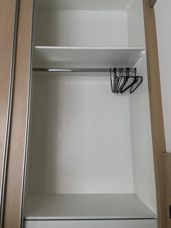 75 New W Fast Wifi, Balcony, Gym And Movie Screen Apartment *