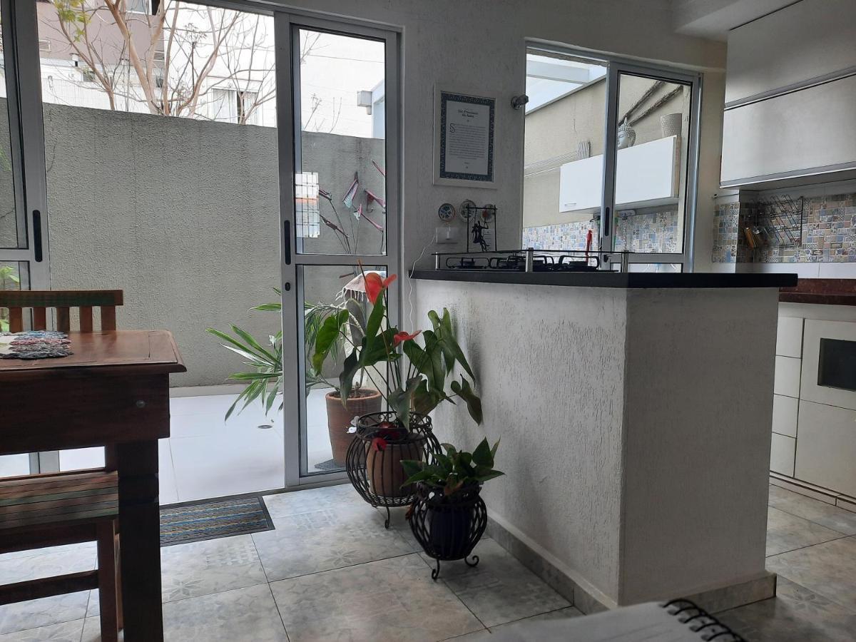 Charmosa Casa Em Condominio Com Quintal Rumah liburan