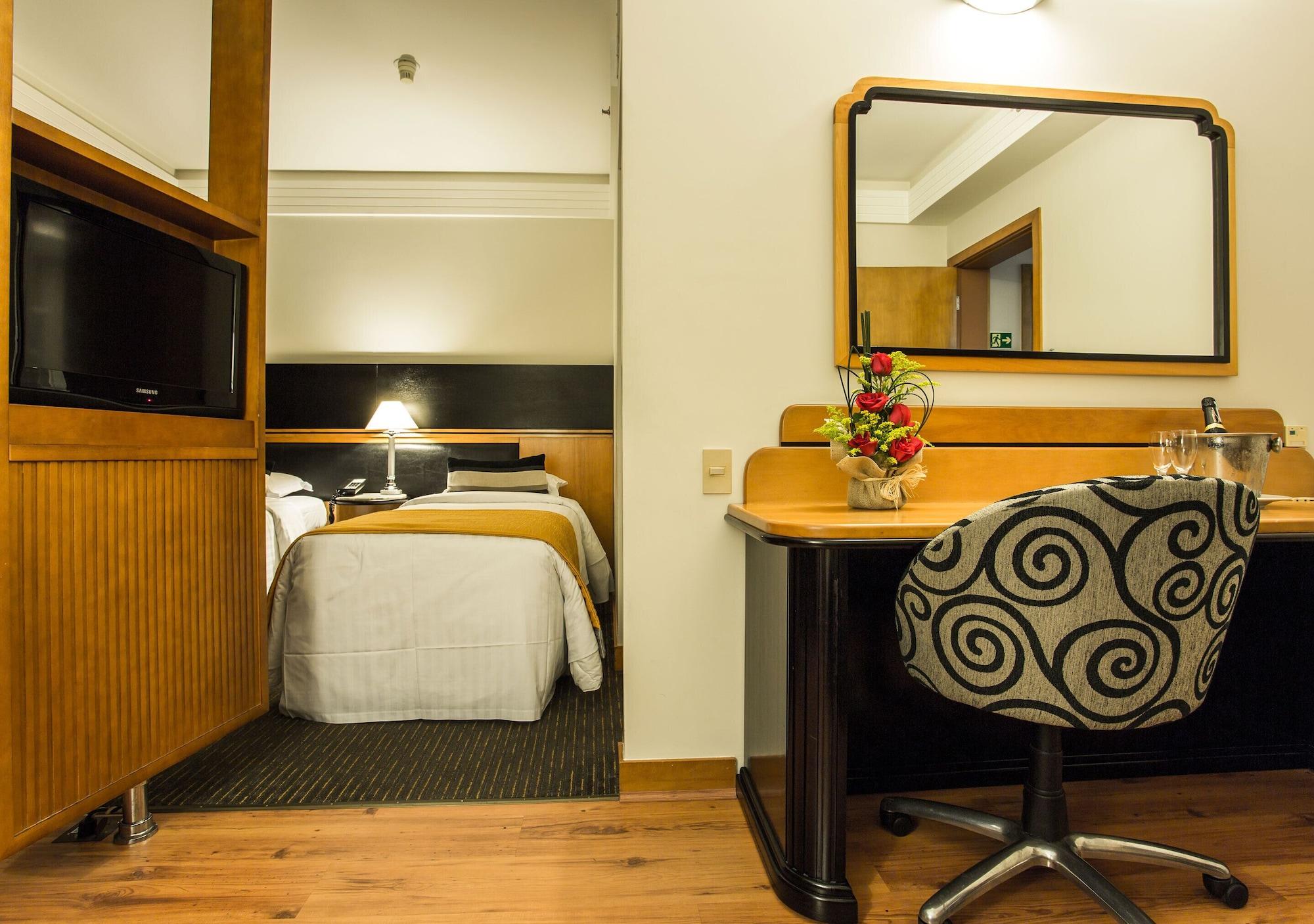 Hotel Estanplaza International 4*