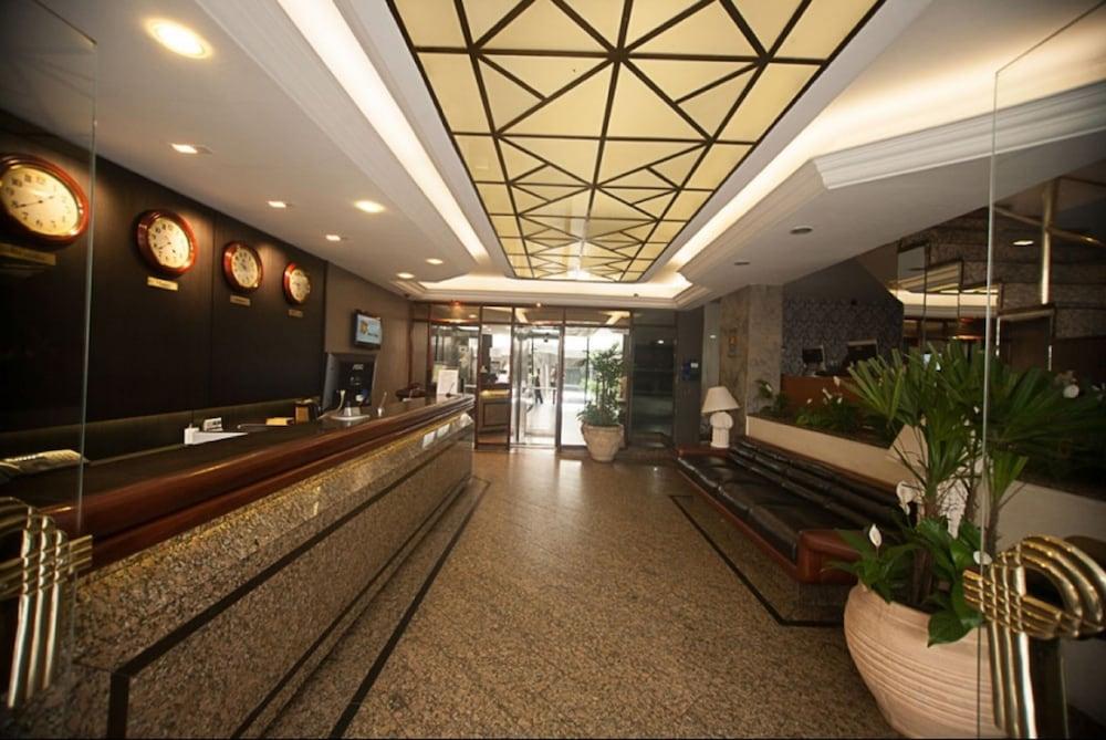 Khách sạn Plaza Apolo