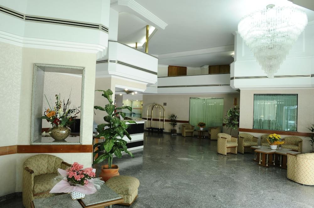 Hotel Augusta Boulevard 3*