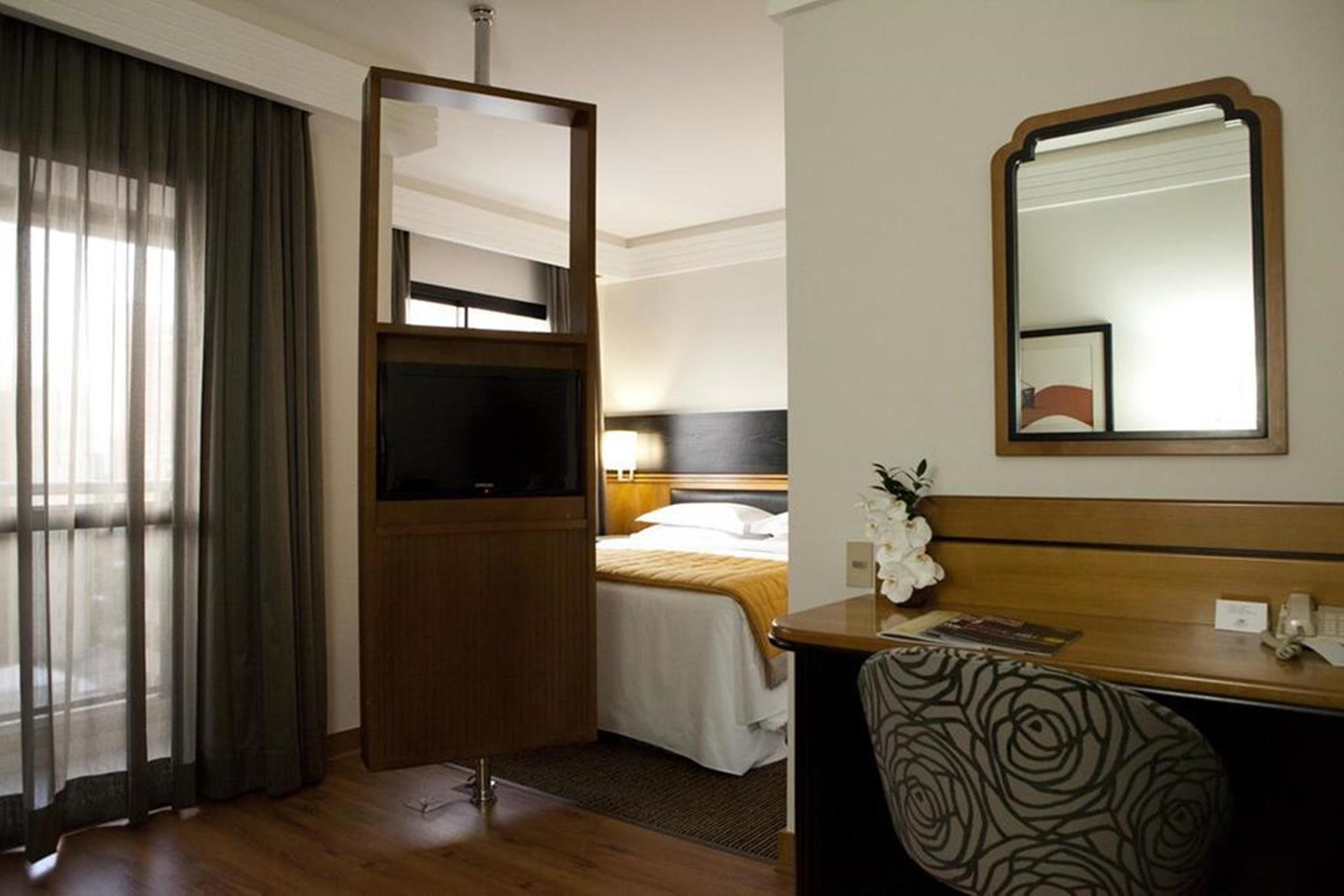 Estanplaza International Hotel 4*