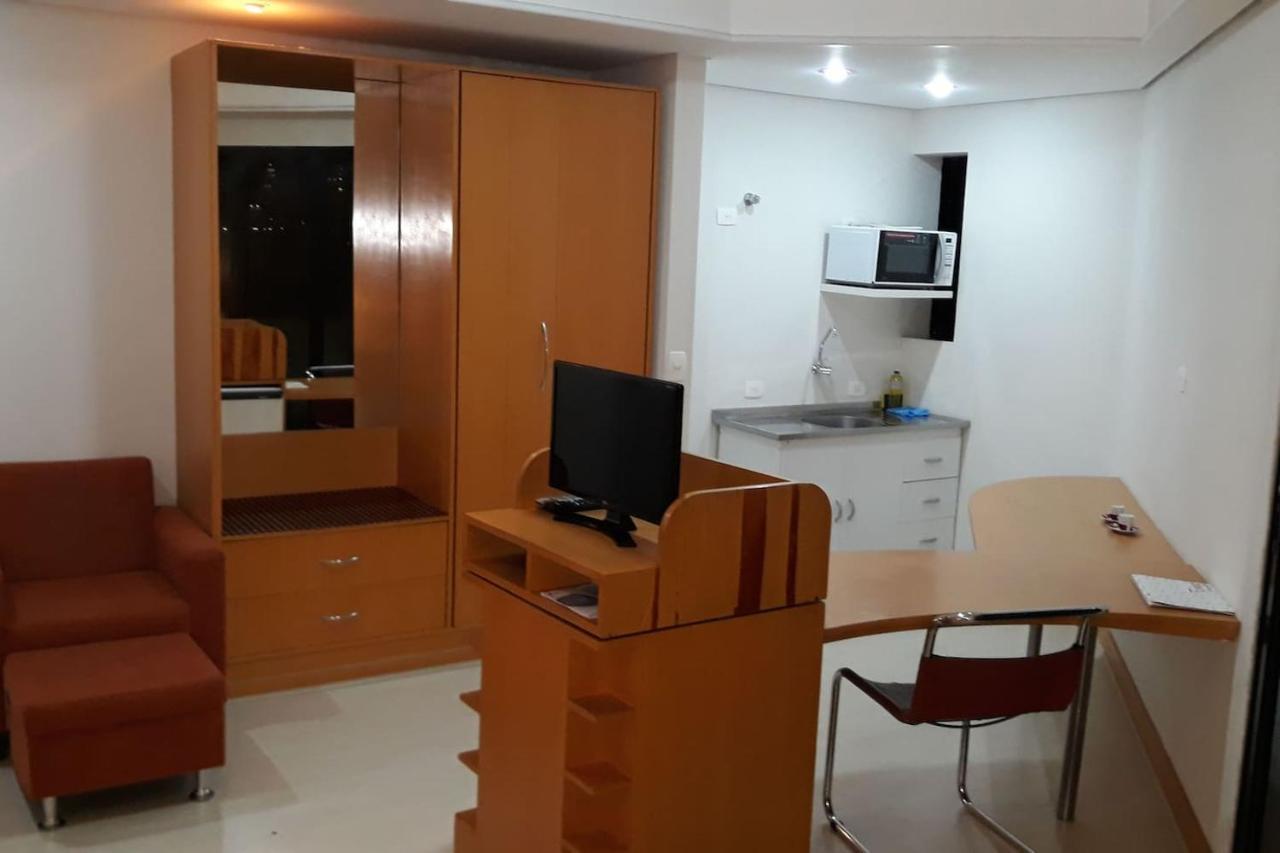 Flat Com Sacada - Regiao Ibirapuera Proximo Varios Hospitais E Unifesp