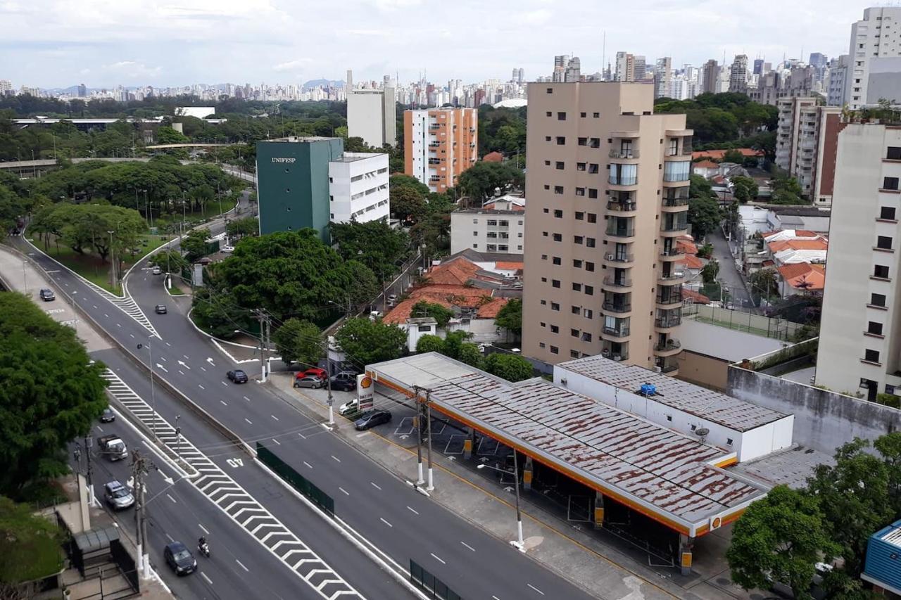 Flat Com Sacada - Regiao Ibirapuera Proximo Varios Hospitais E Unifesp Khách sạn hẻo lánh São Paulo