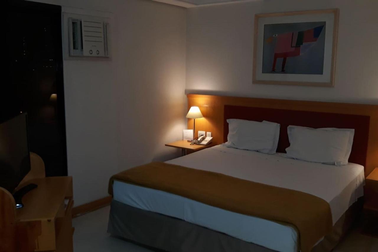 Flat Com Sacada - Regiao Ibirapuera Proximo Varios Hospitais E Unifesp *