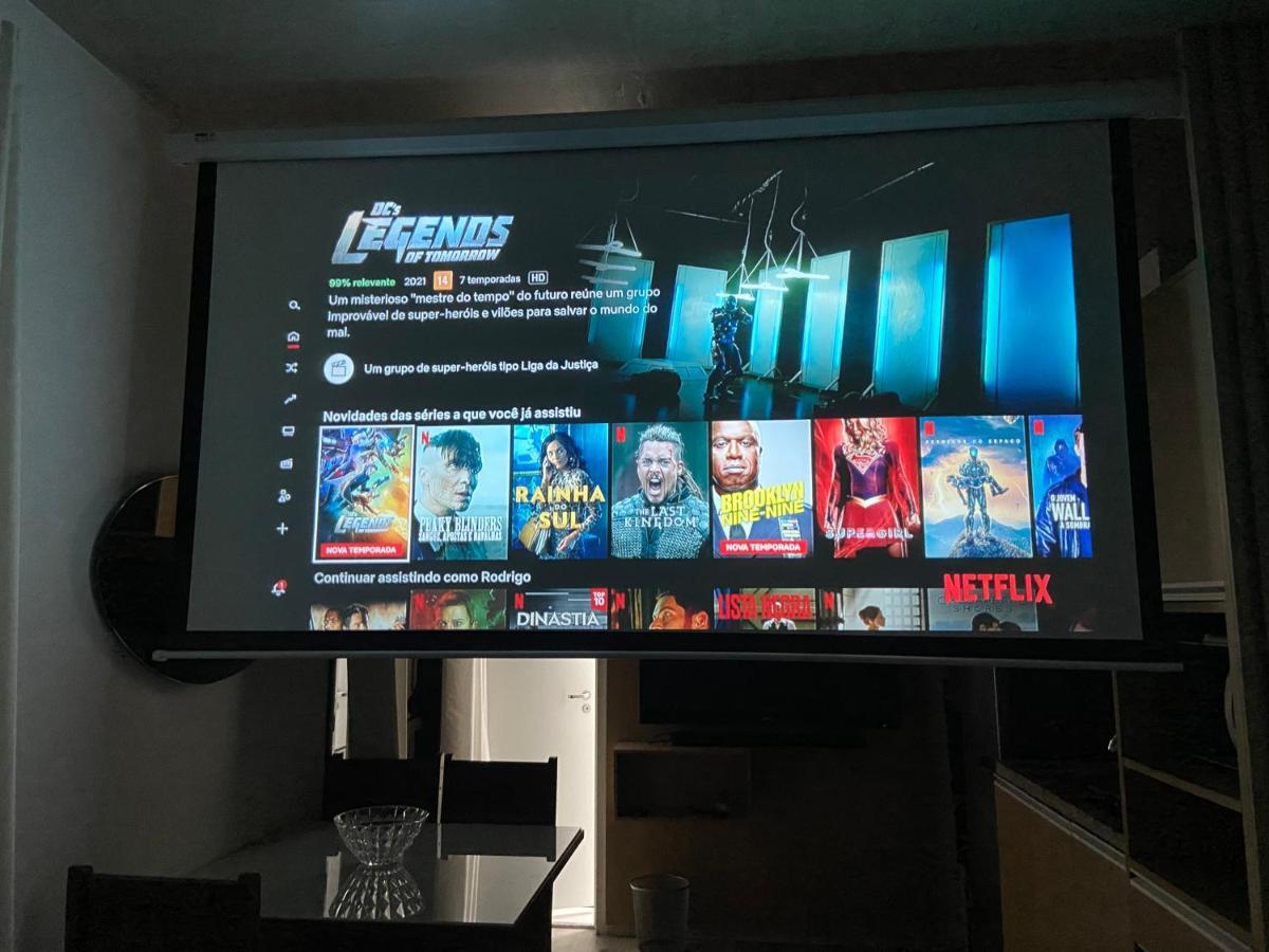 75 New W Fast Wifi, Balcony, Gym And Movie Screen Apartment