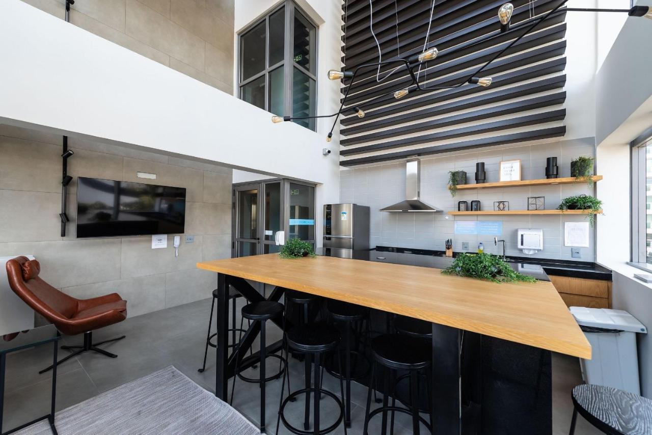 Apartemen Vo5 Charmoso Com Vaga, Ao Lado Do Metro. *