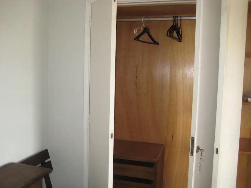 Quarto Com Banheiro Privativo *