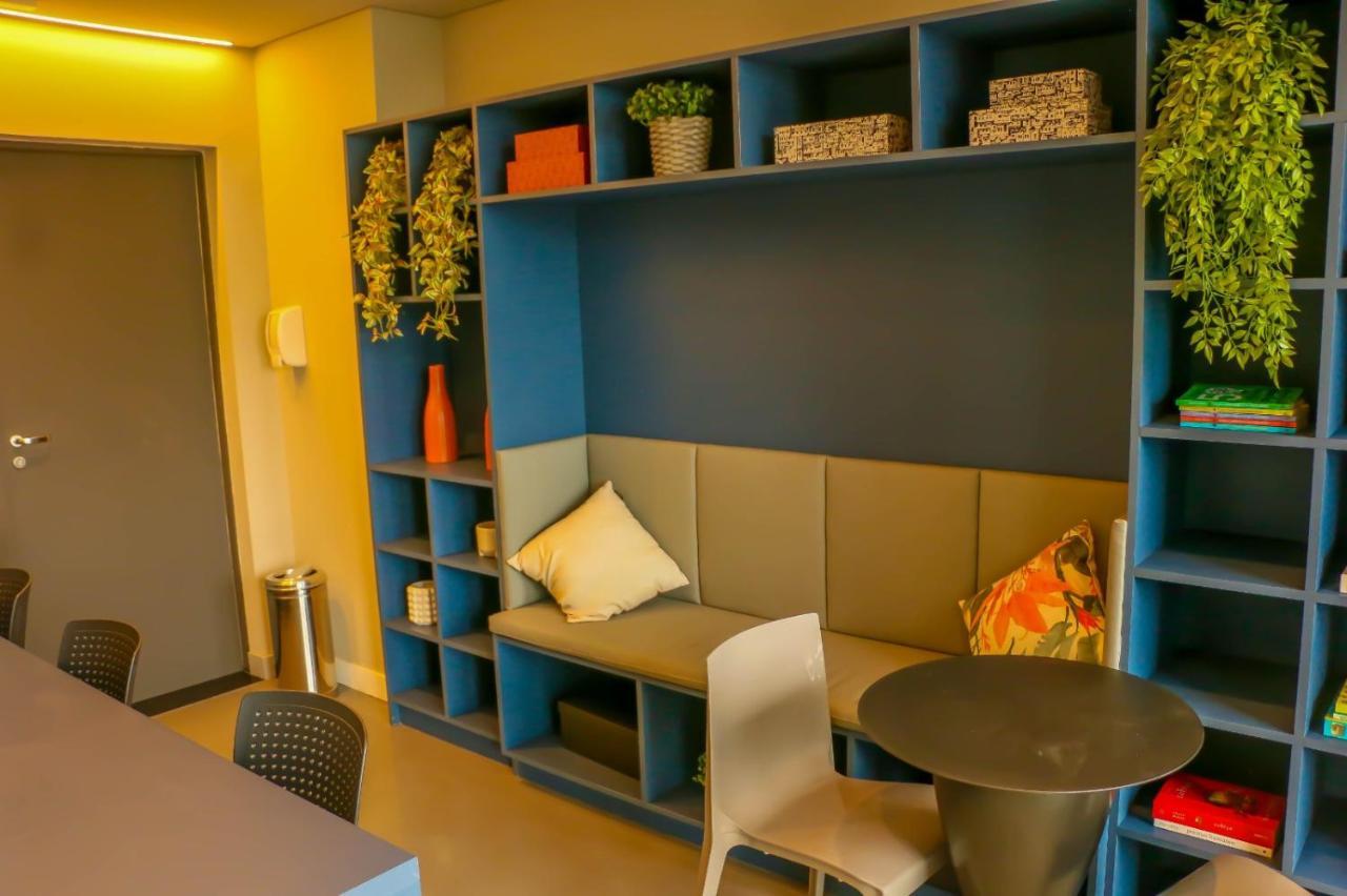 Apartment 2306 - Modern With Allianz View & Rooftop Pool *
