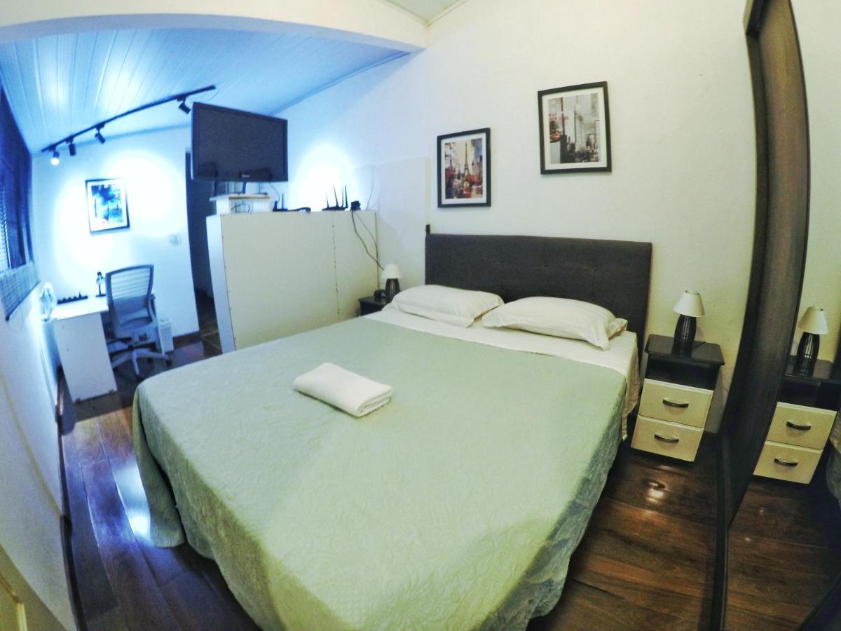 Em Sobrado Perto Do Metro Paraiso Homestay *