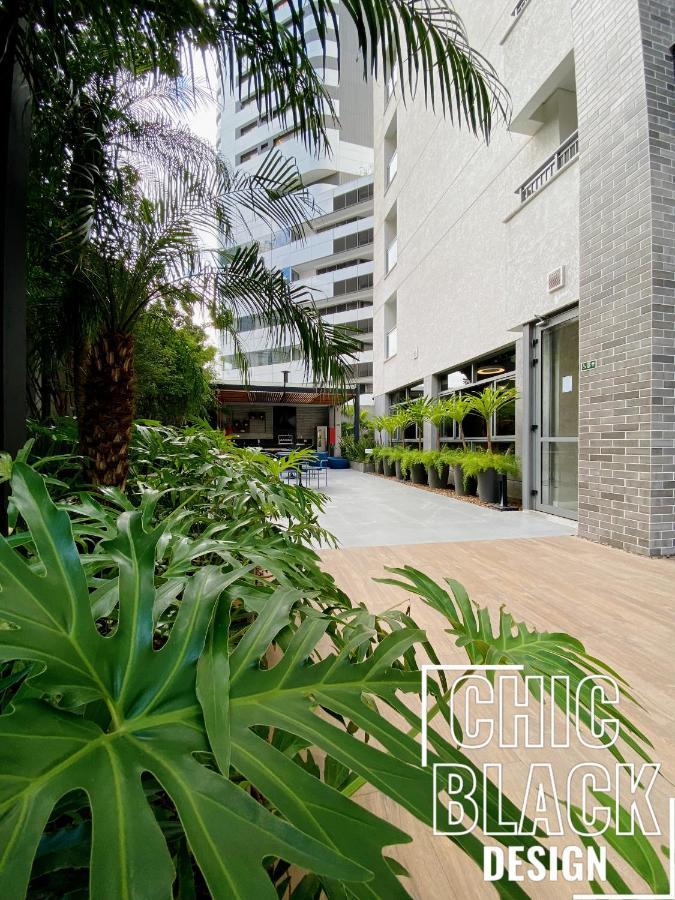 Chic Black Design - Zpinheiros Apartment