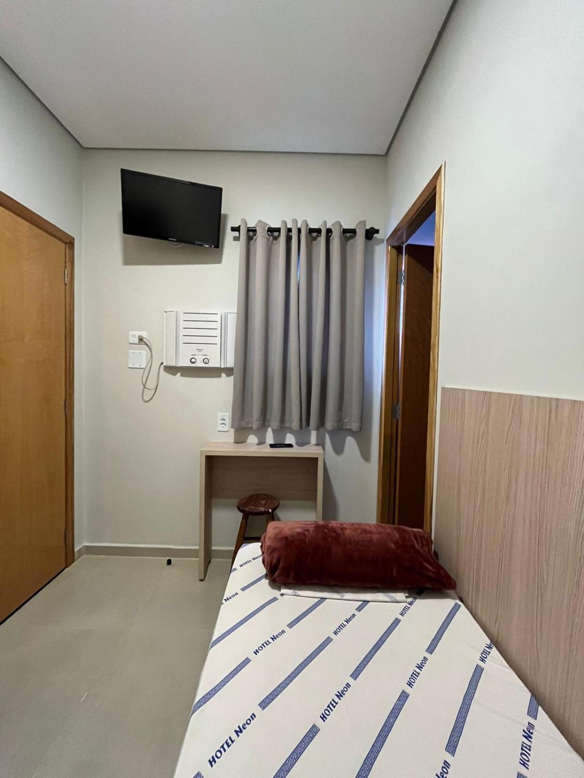 Hotel Neon - Proximo A 25 De Marco, Bom Retiro E Bras, A 2min Do Mirante Sampa Sky E Pista De Skate Anhangabau 2*