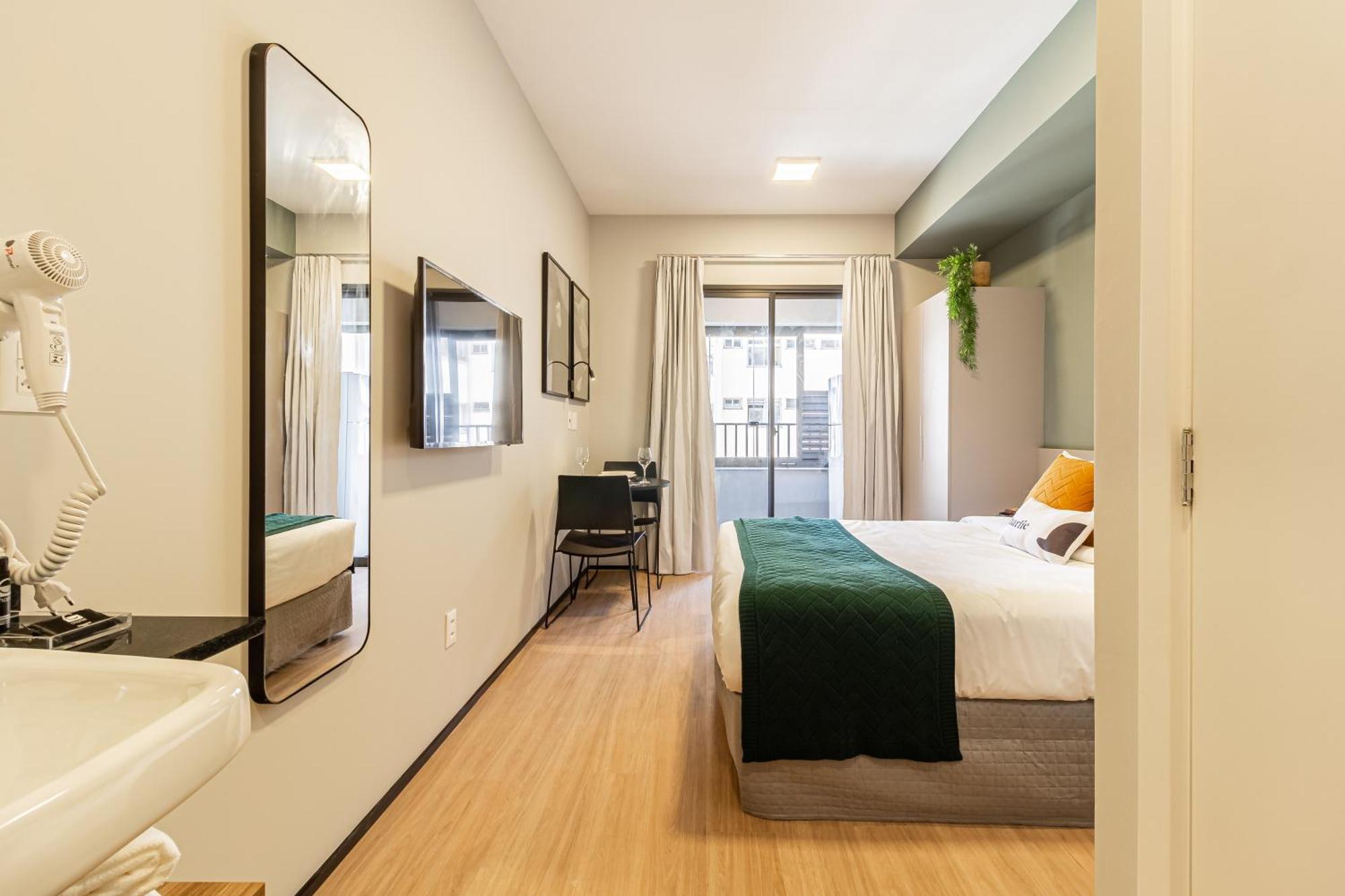 House Of Charlie Pinheiros Apartment